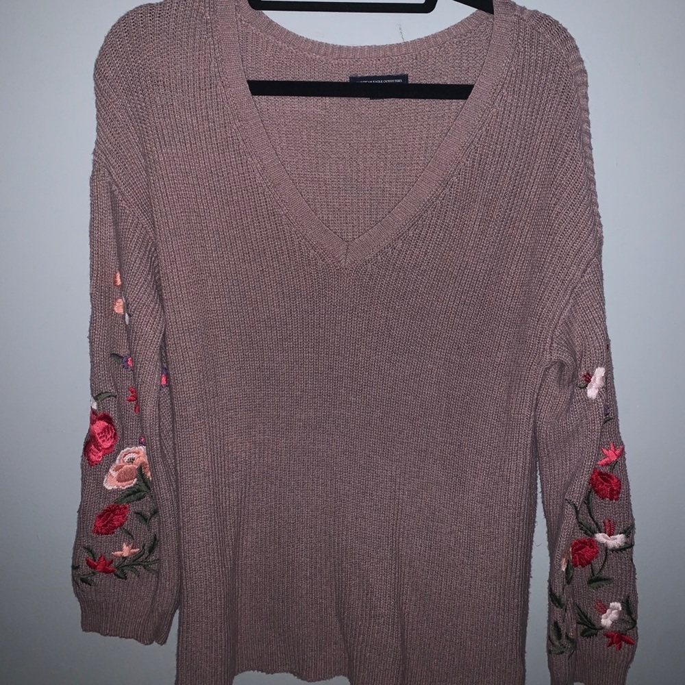 Sweater with flower embroidery